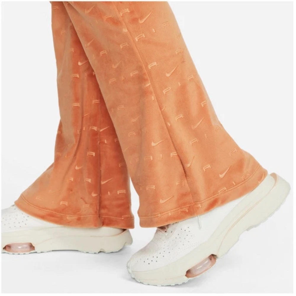 Nike Women's All Over Print Air Velour Pants - Picture 7 of 8